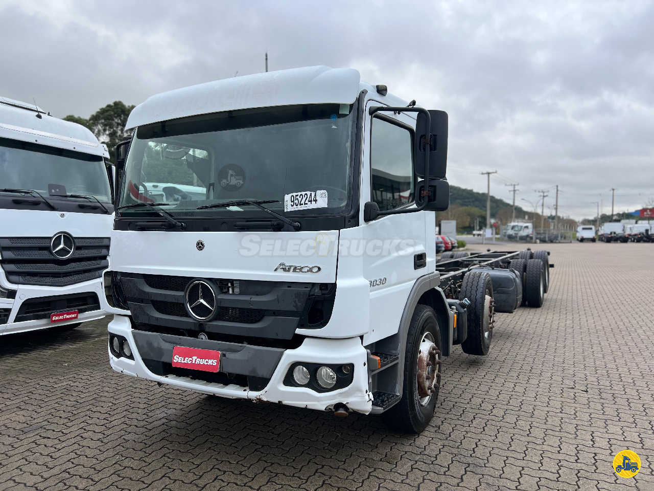 CAMINHAO MERCEDES-BENZ MB 3030 Chassis BiTruck 8x2 SelecTrucks - Novo Hamburgo RS NOVO HAMBURGO RIO GRANDE DO SUL RS